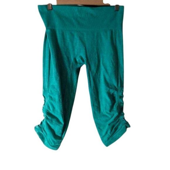 LULULEMON ATHLETICA In The Flow Crop Size 8 - Picture 2 of 4